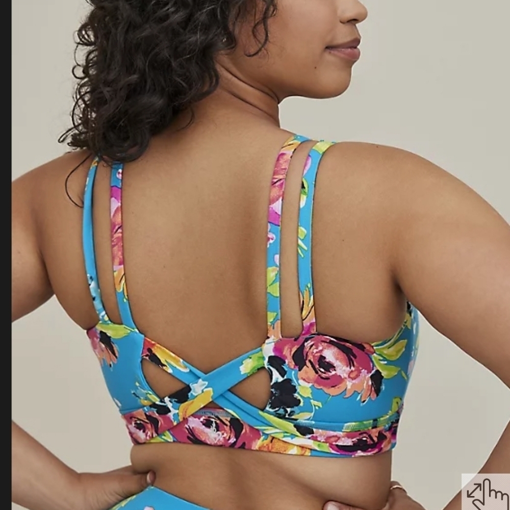 New Torrid Plus Sizes LOW-IMPACT WIRELESS TWIST BACK ACTIVE SPORTS BRA - Picture 2 of 4